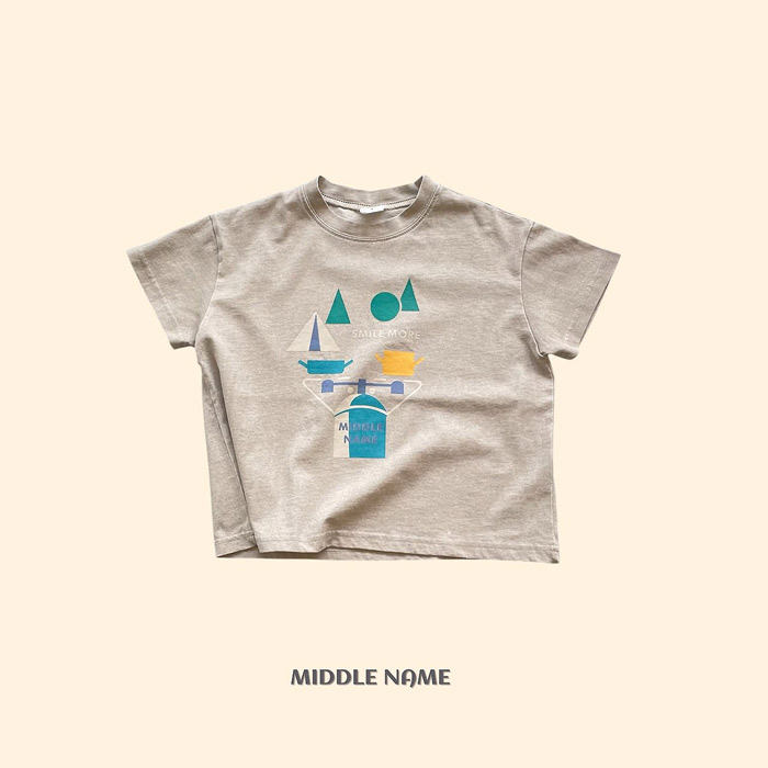 🇰🇷middle name tee