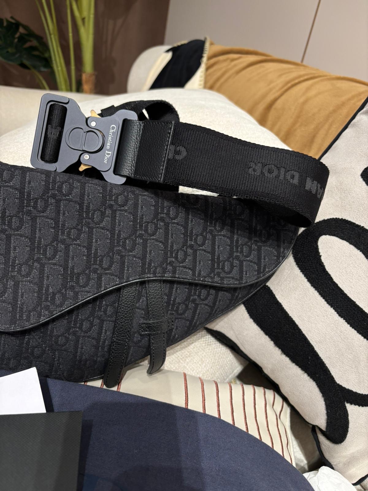 Dior Oblique Saddle Bag Medium 100%Authentic, 98%New ✅Booklet✅Dust bag 