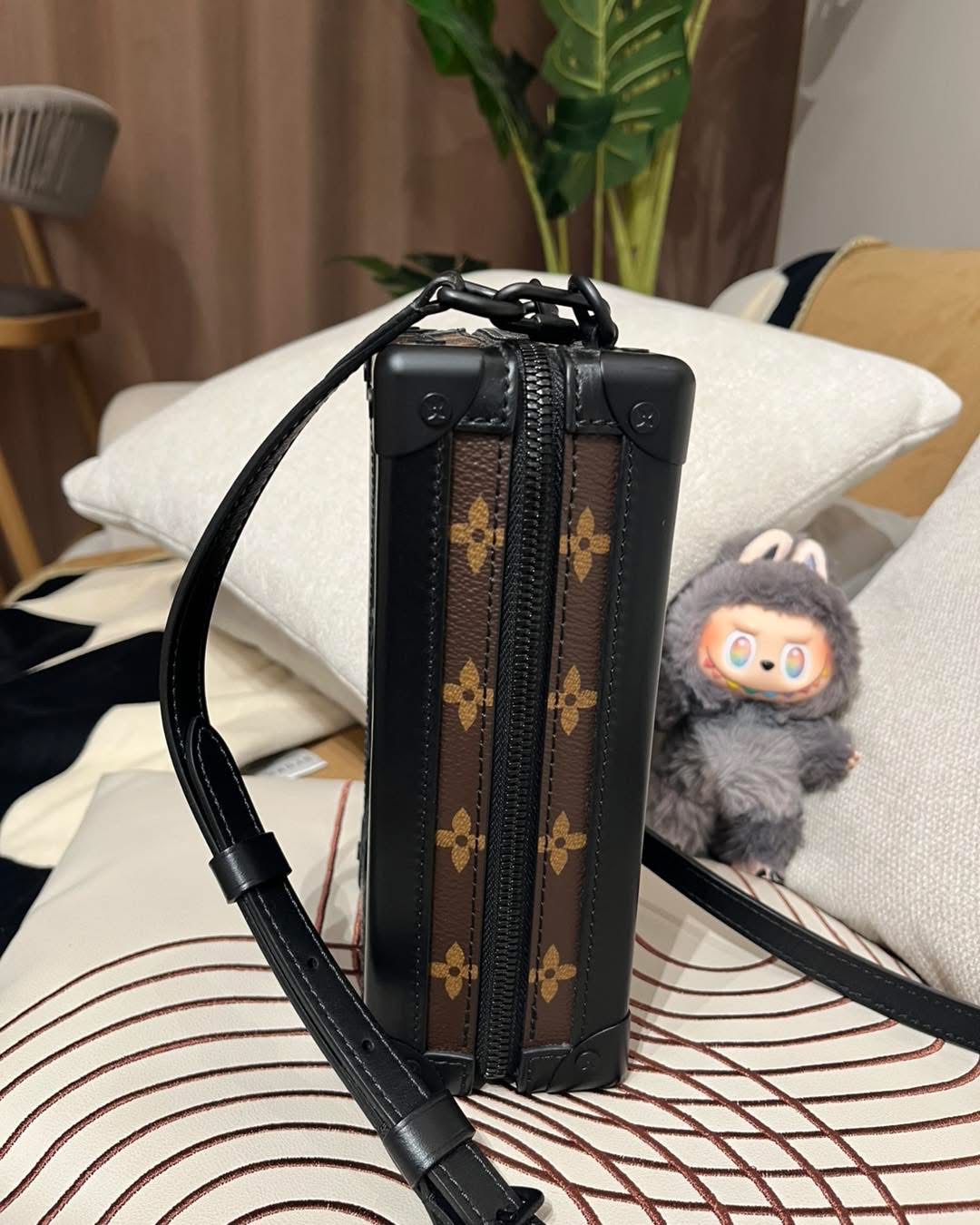 Lv Tuffetage Vertical Soft Trunk 100%Authentic ,98%new  ✅dust bag✅box 📣專門店售價  $38,000 📣