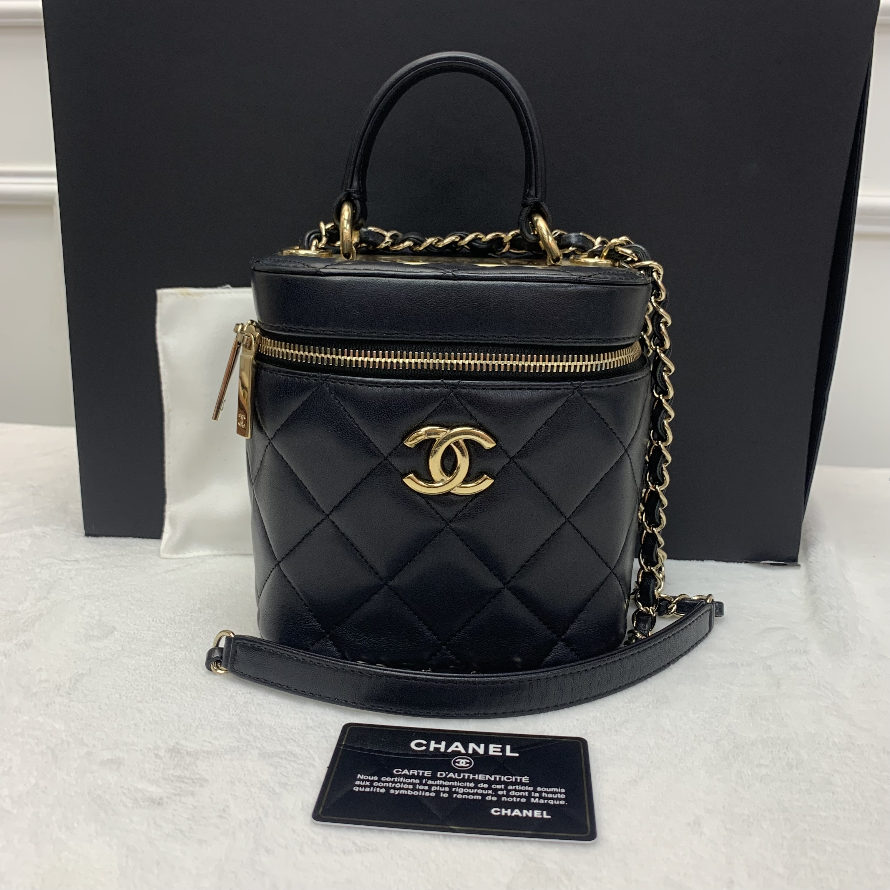 Chanel浮雕小水桶有膜 平價送禮首選