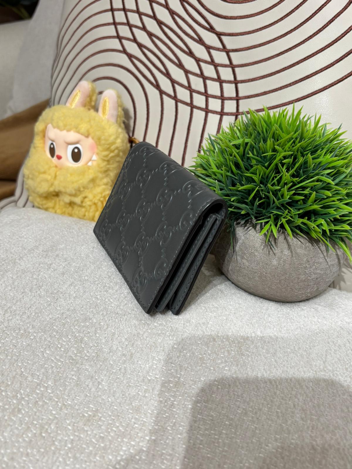 Gucci Card Holder Grey Calfskin 100%Authentic, 98%New ✅Box