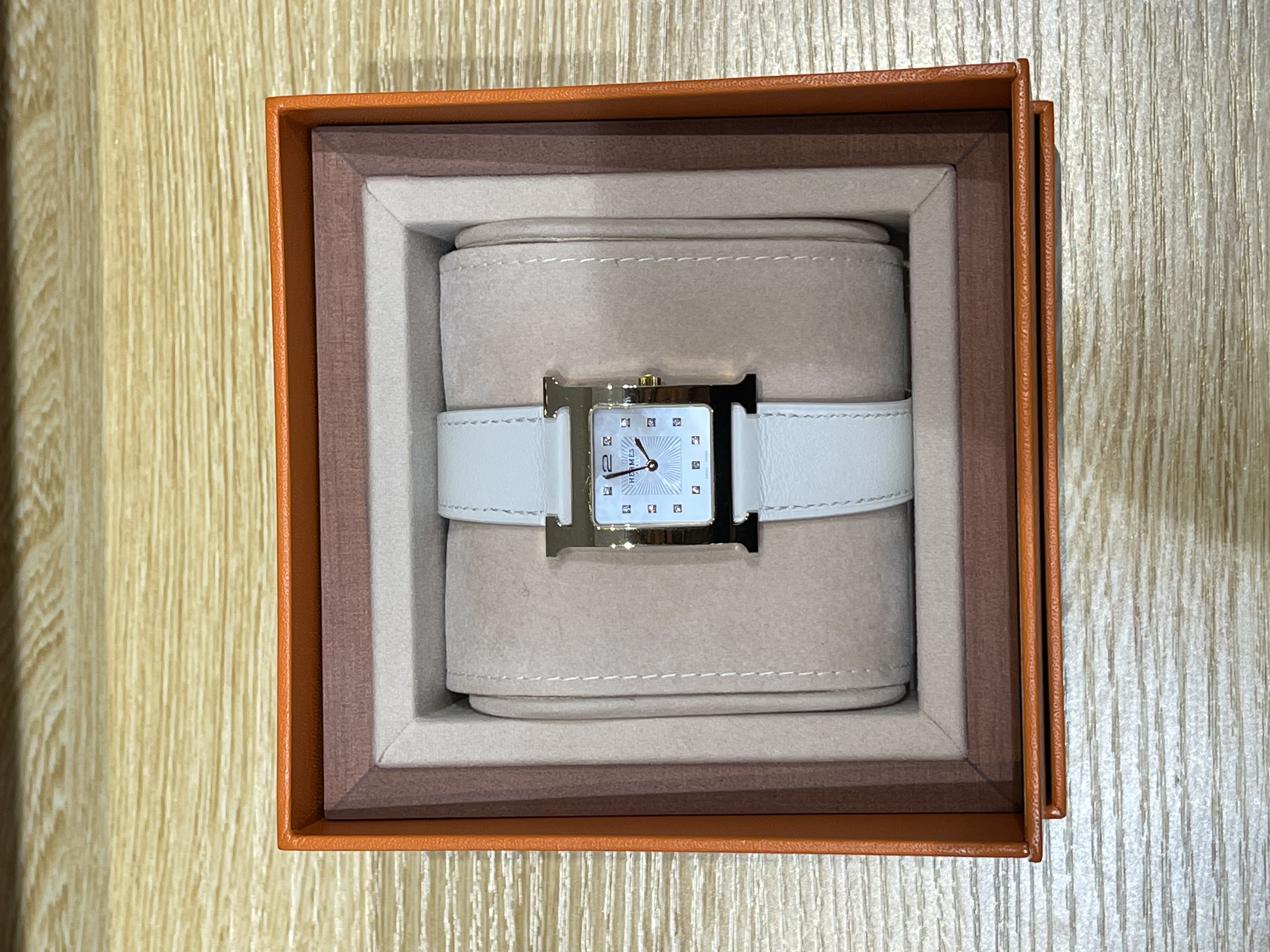 直播貨品 |  [1個-$100 2個-$300］JJ22