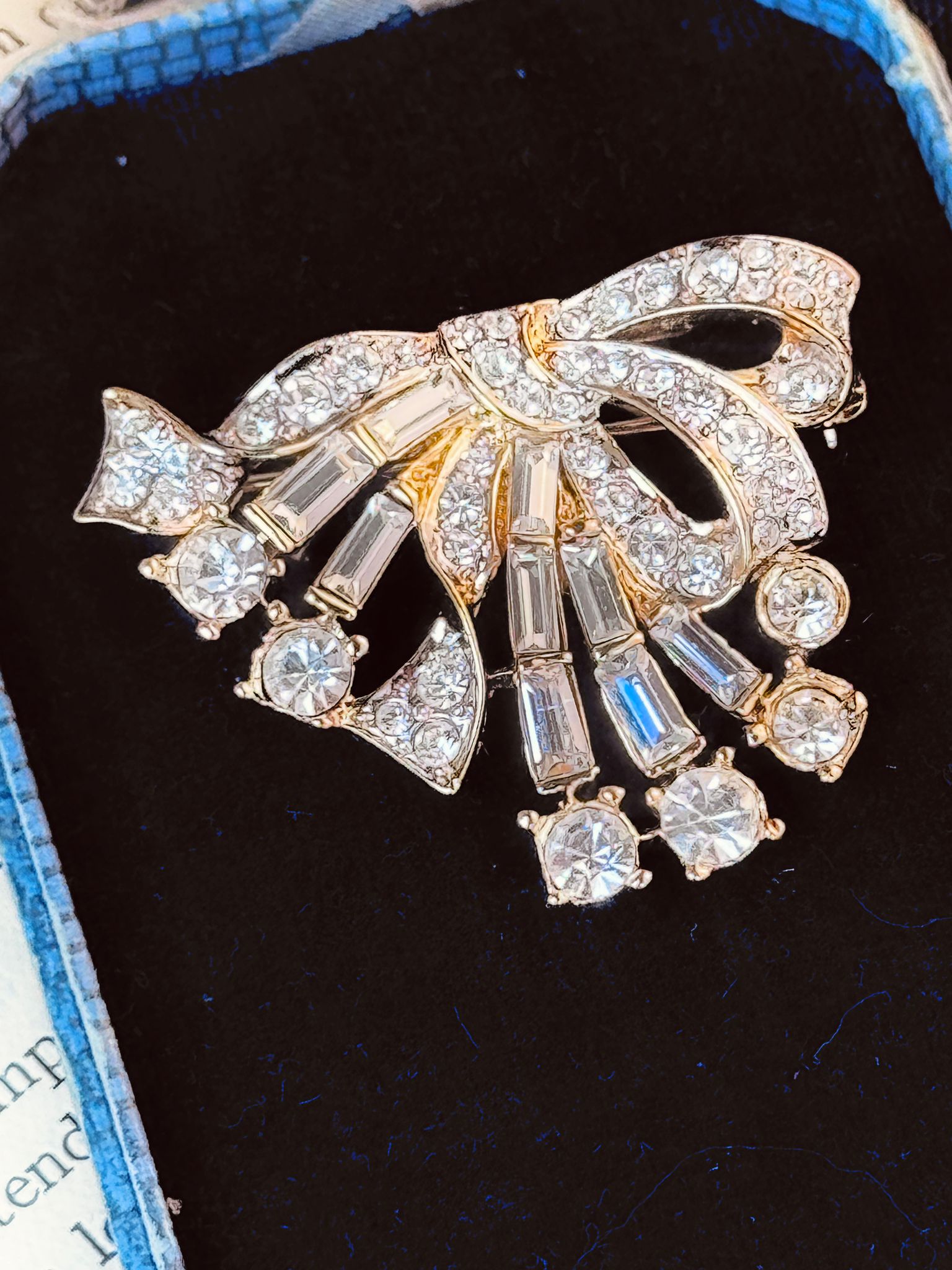 Vintage NINA RICCI Sparkling Ribbon Brooch (MT2589-14)