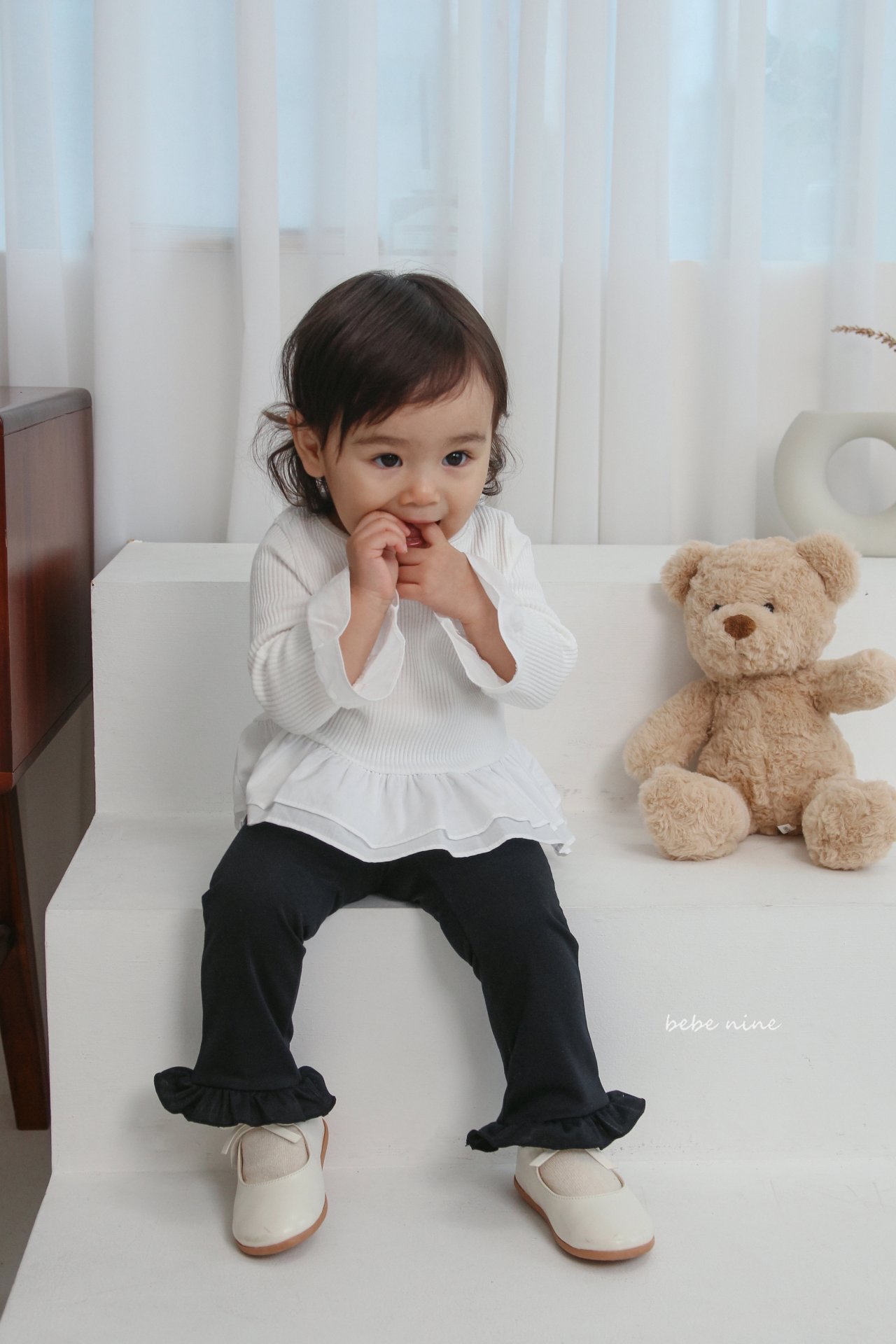 🌸預訂 韓國直送🌸🇰🇷Bebenine兩色時尚荷葉邊緊身褲