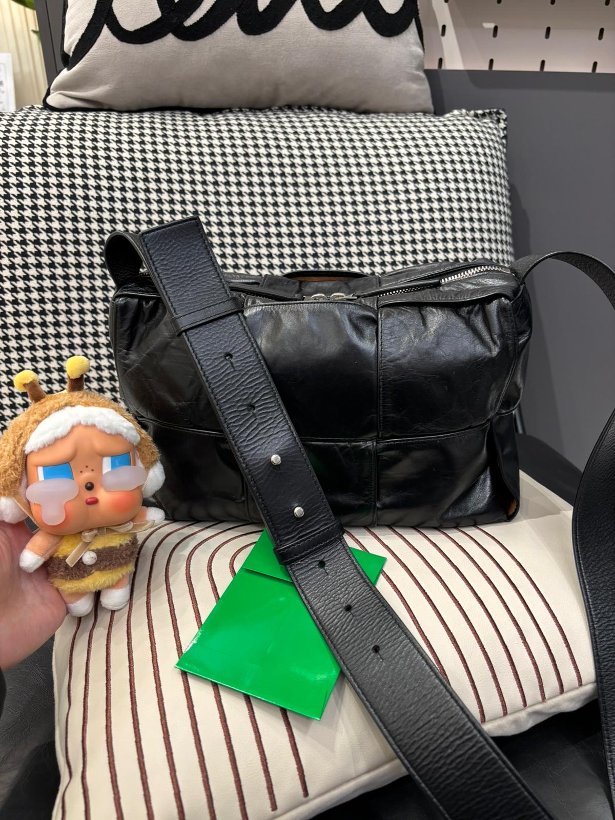 BOTTEGA VENETA BV CASSETTE SHOULDER BAG  100%Authentic,95%new ✅收據✅dust bag