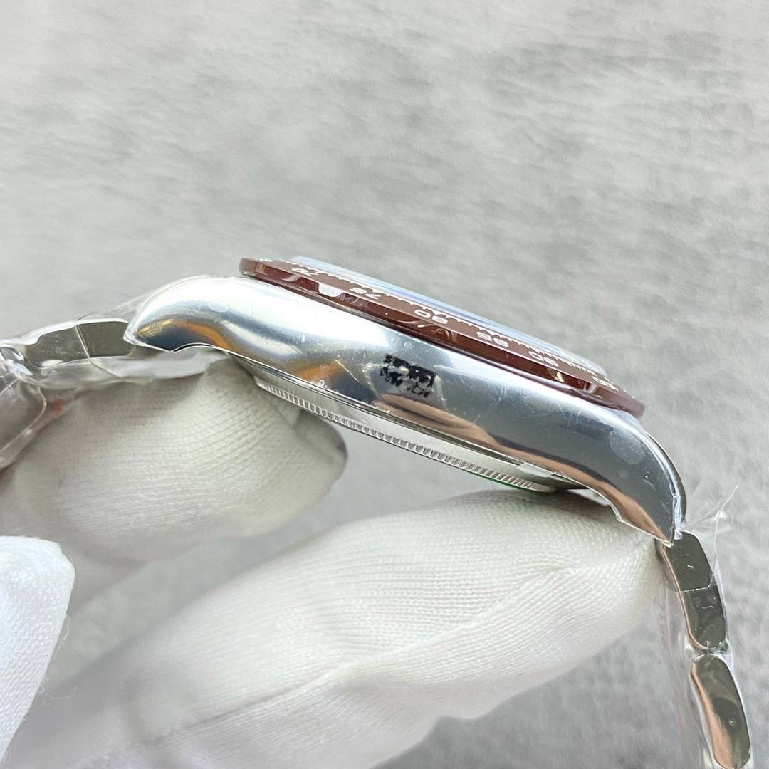 C厂！劳力士迪通拿系列，冰蓝迪！莫桑钻刻度，搭载丹东厂的4130机芯，40mm直径，12.2厚度！