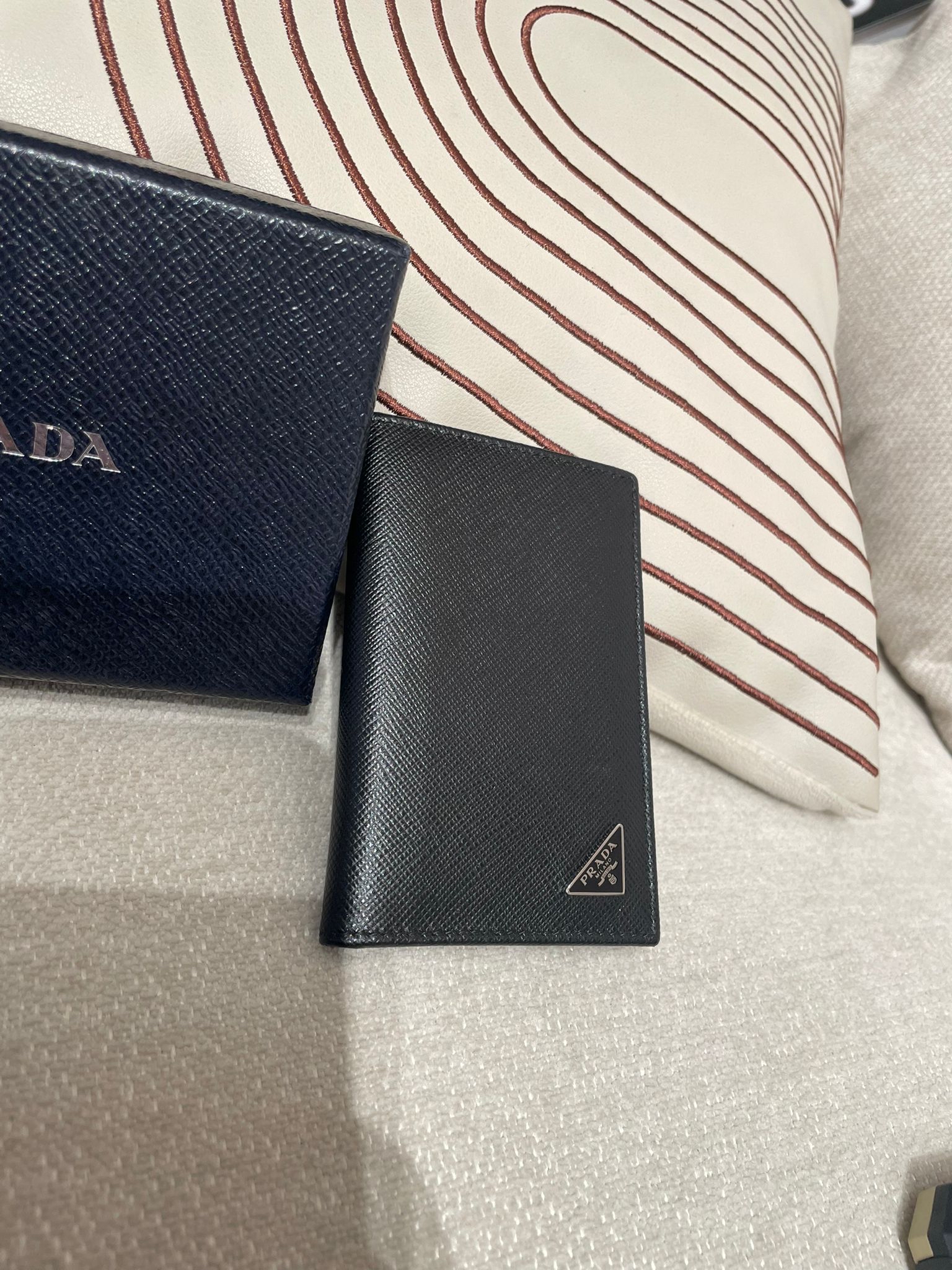 Prada card holder 黑色牛皮 100%Authentic,99%new✅box