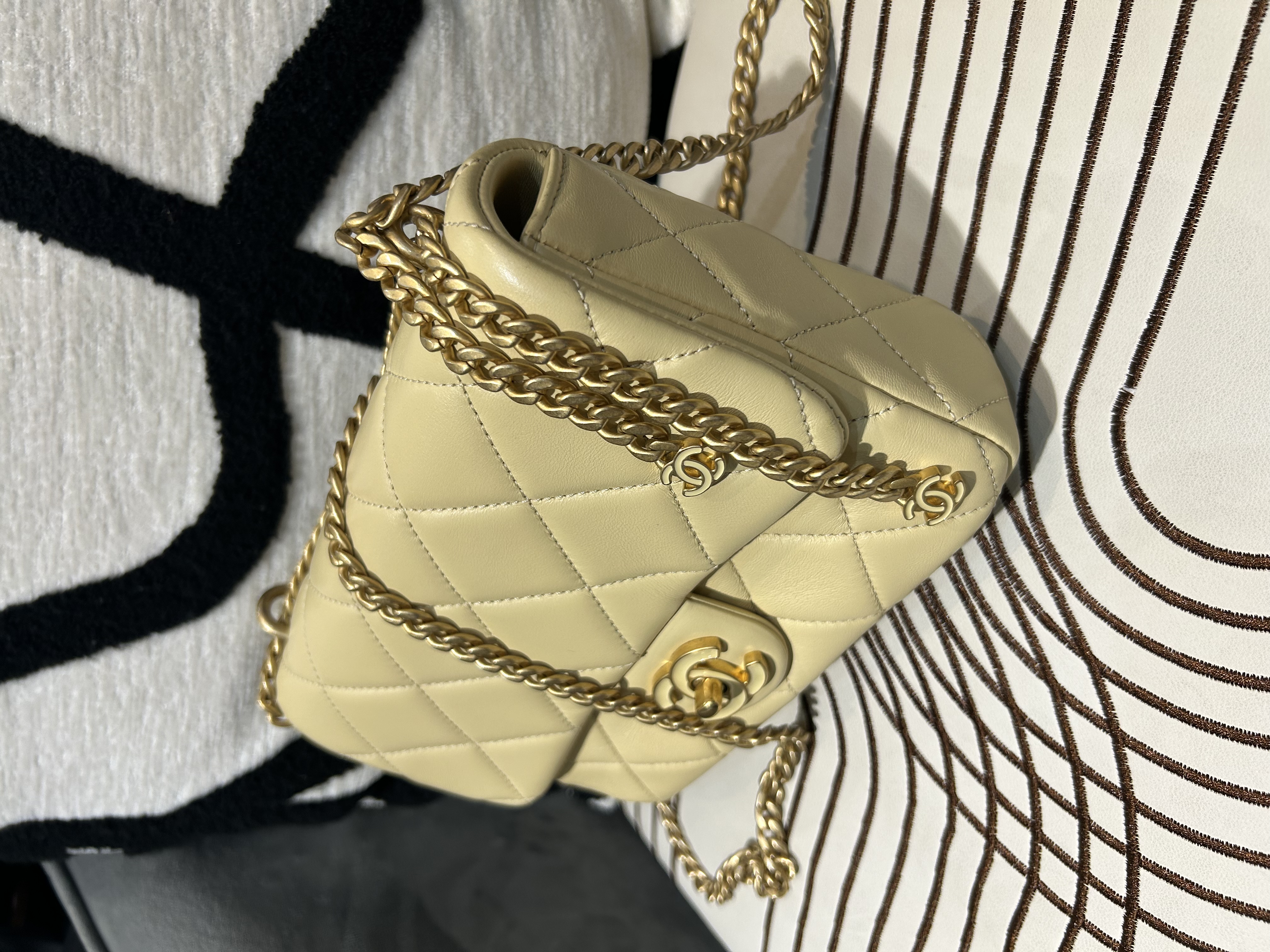 Chanel mini flap bag cc logo chain AS3114 100%Authentic ,98%new ✅專門店收據✅晶片✅dust bag✅盒 
