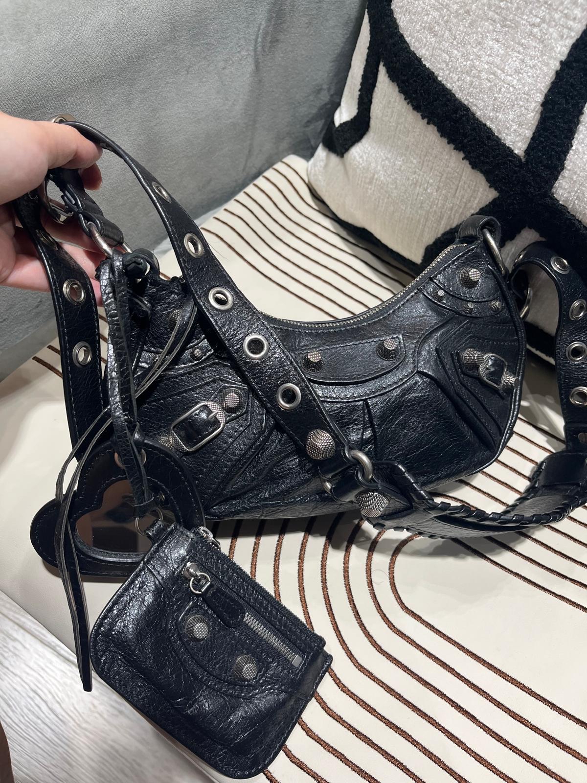 BALENCIAGA Le Cagole XS Shoulder Bag 黑色牛皮671309 100%Authentic, 95%New ✅Mirror✅ pouch✅dust bag  