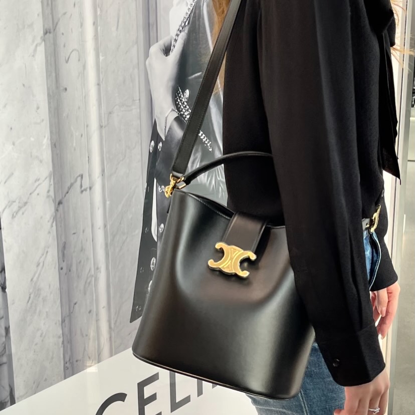 CELINE 🤍PRE OWNED LOUISE Medium Size 黑金水桶包 🖤