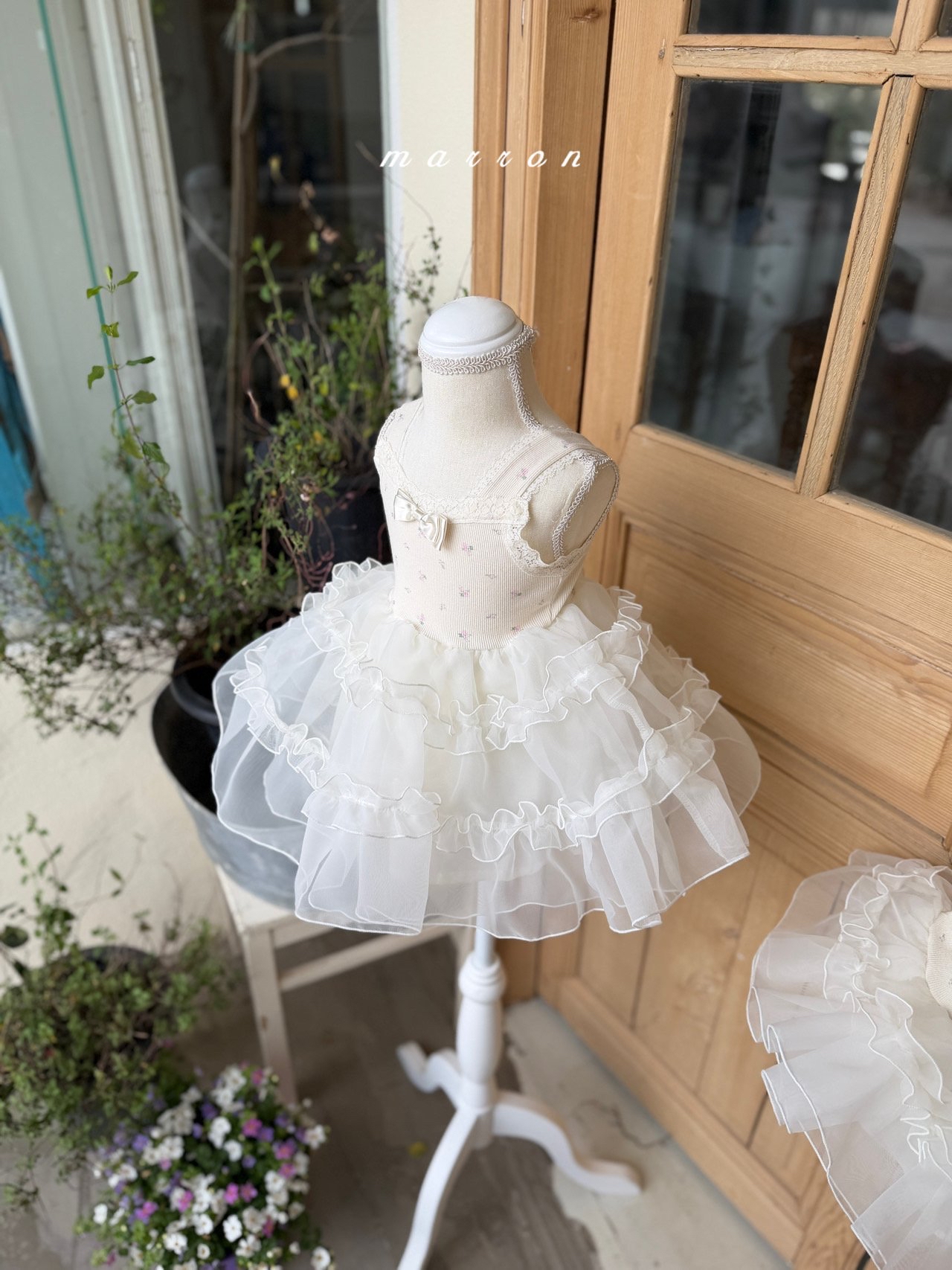 ☀️預訂 韓國直送☀️🇰🇷Marron兩色緞帶蕾絲薄紗背心連身裙