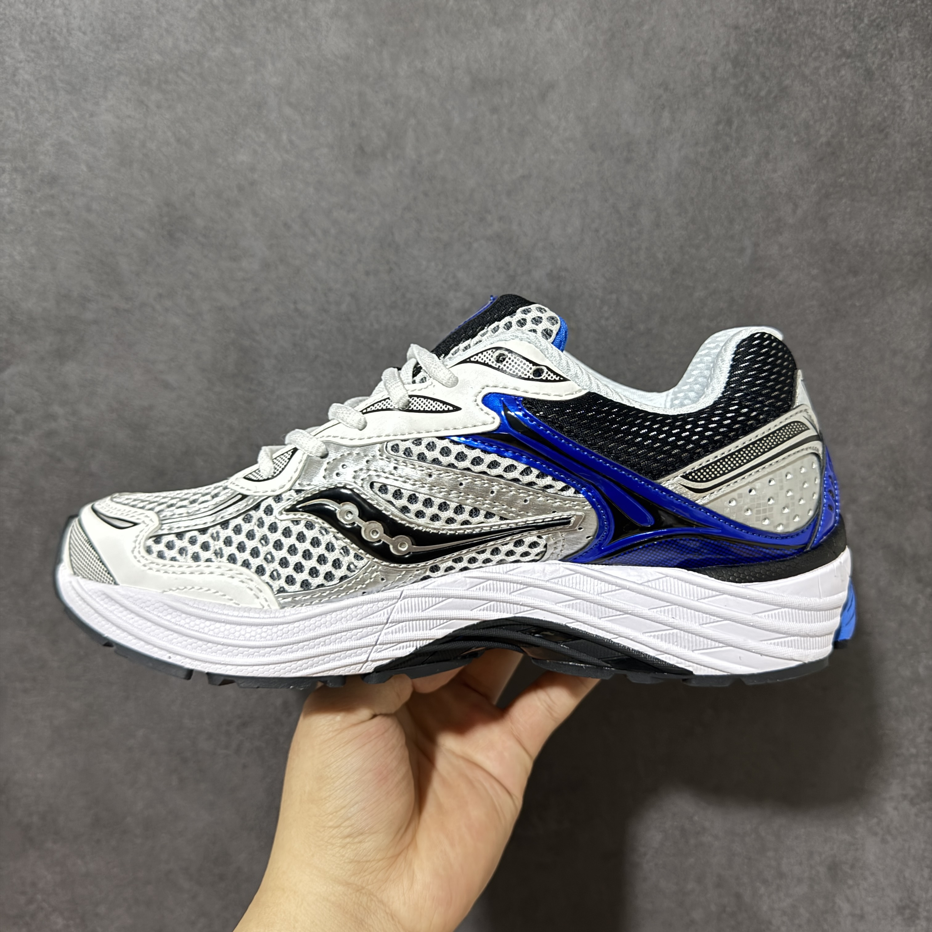 Saucony ProGrid Omni 9 OG