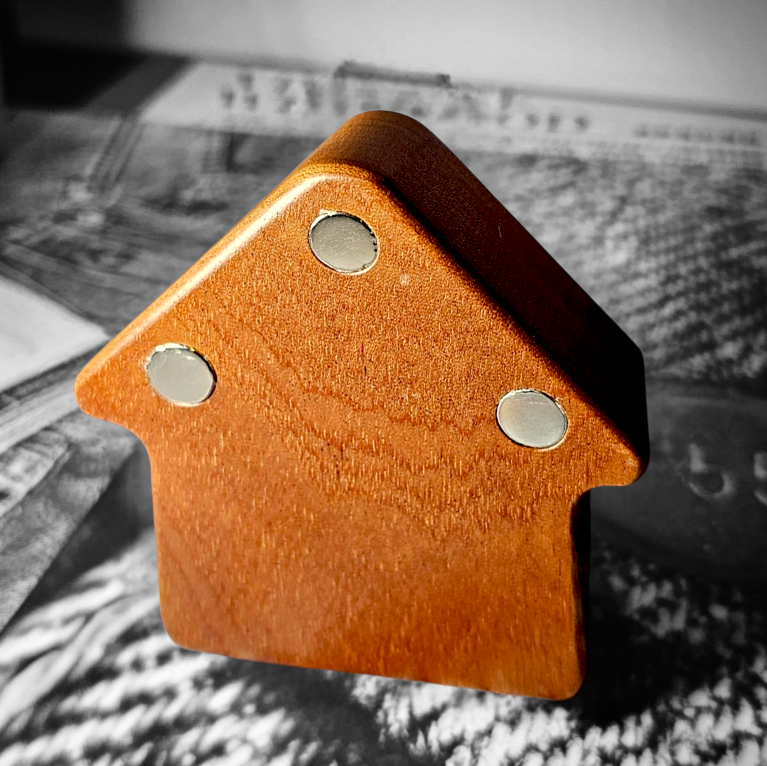 【專屬刻字】Hongkonger 木製Home黃銅門鈴 - 背面磁鐵（附送無痕3M膠）