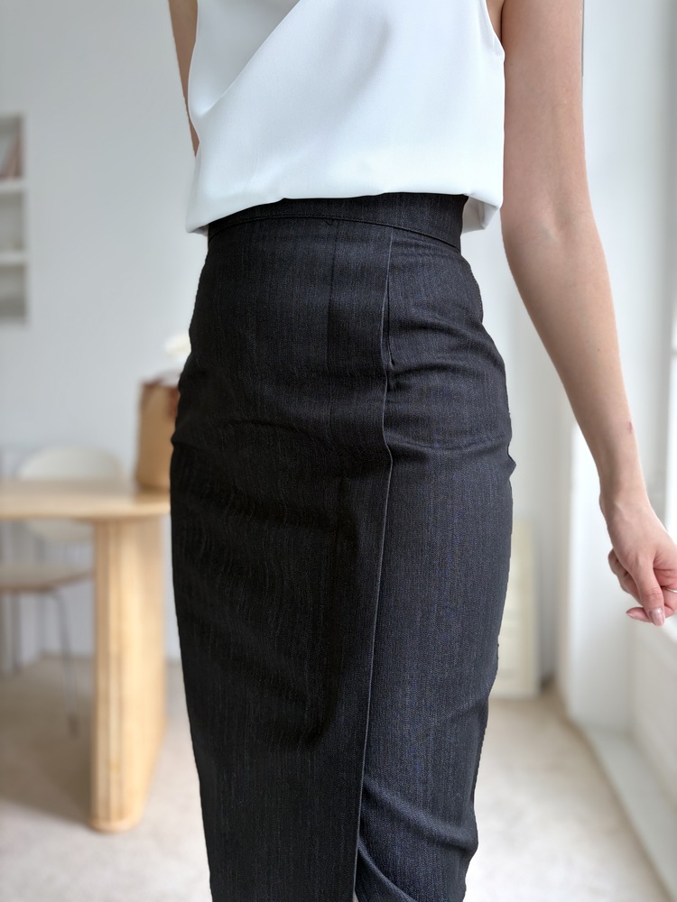 Front Slit Pencil Skirt (Black)