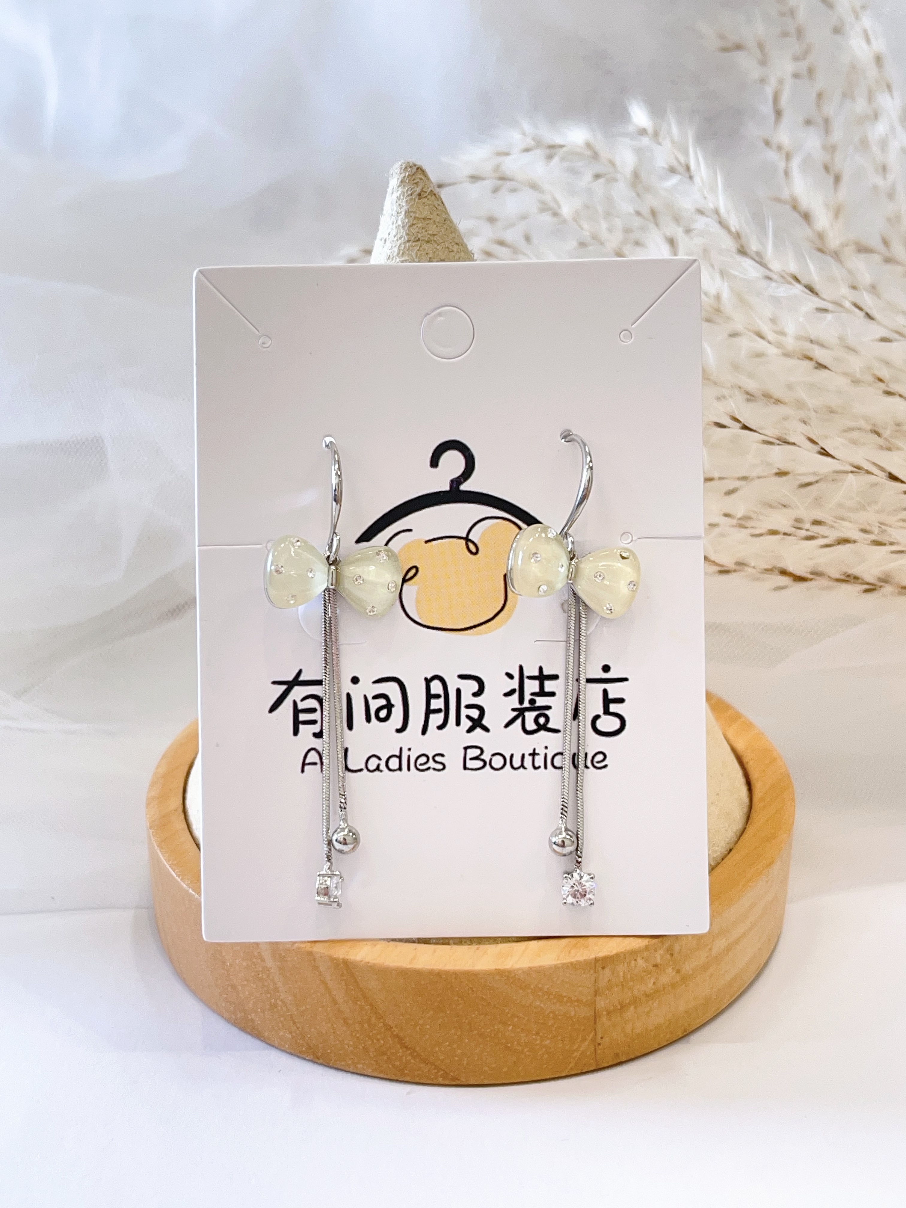 透明立体蝴蝶结双流苏耳环