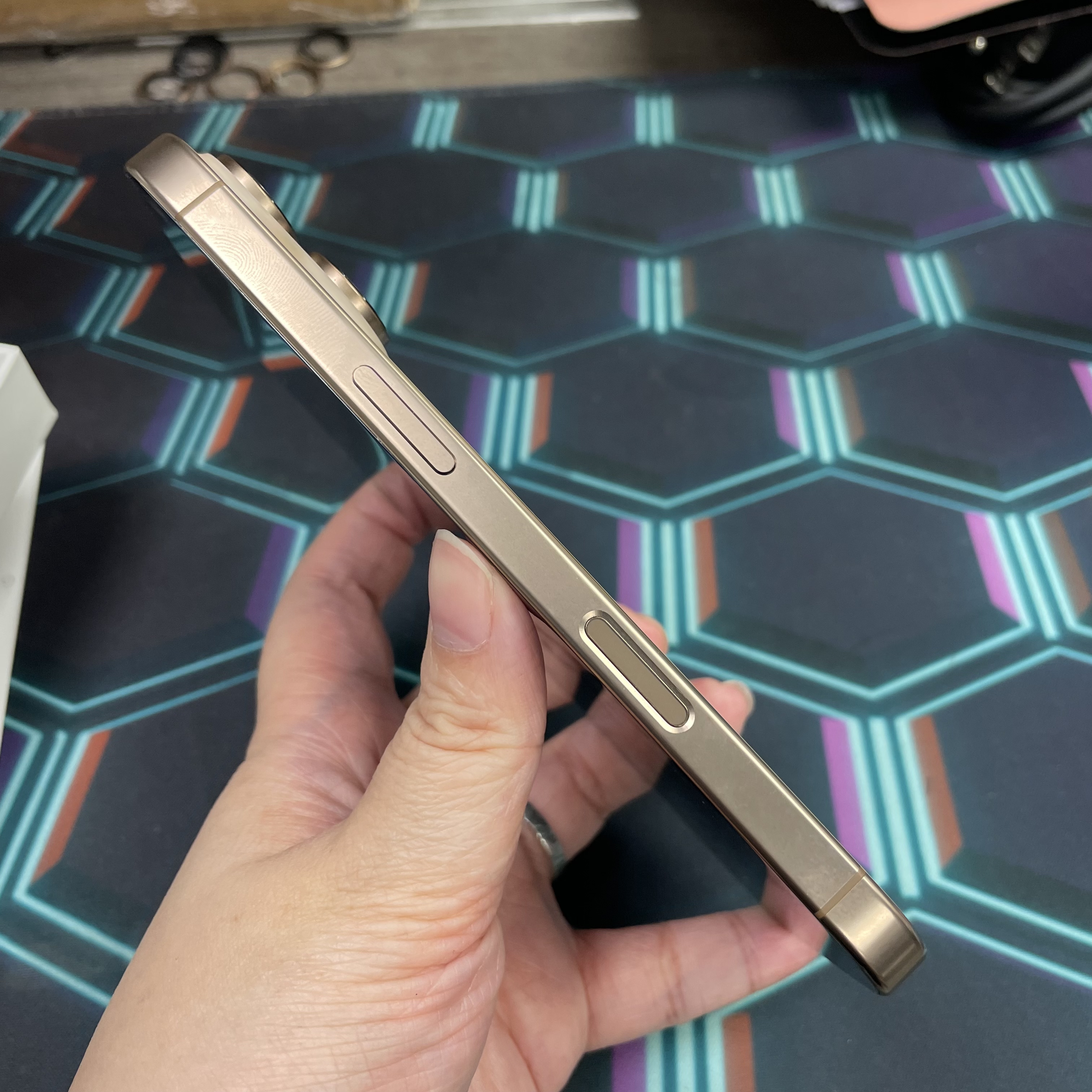 *8349 16 Pro 完美機 256GB 電90 沙色 gold