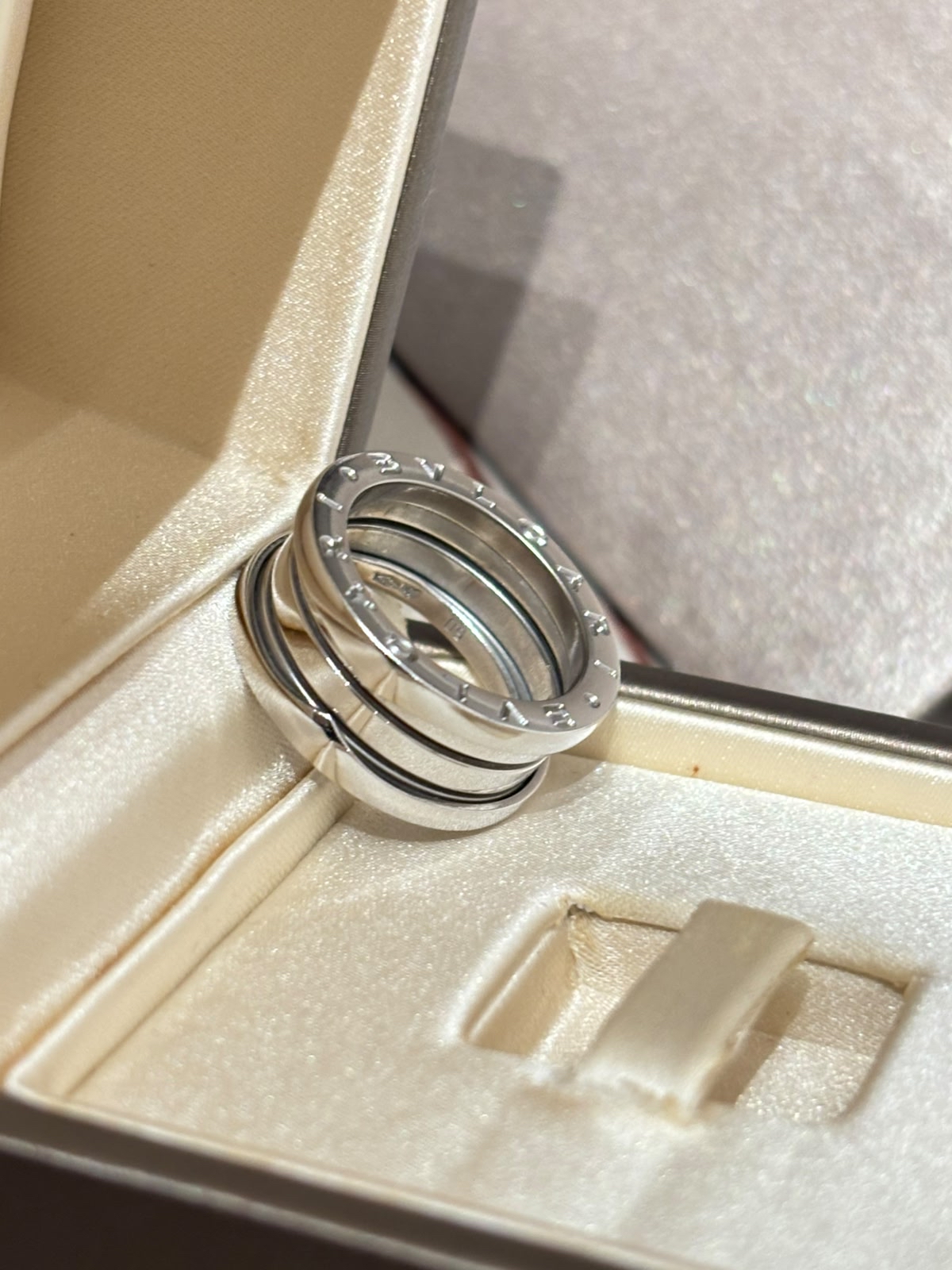 Bvlgari B Zero Ring 750 18K 白金戒指 Size: 50 100%Authentic,98%New ✅2021年證書✅Box