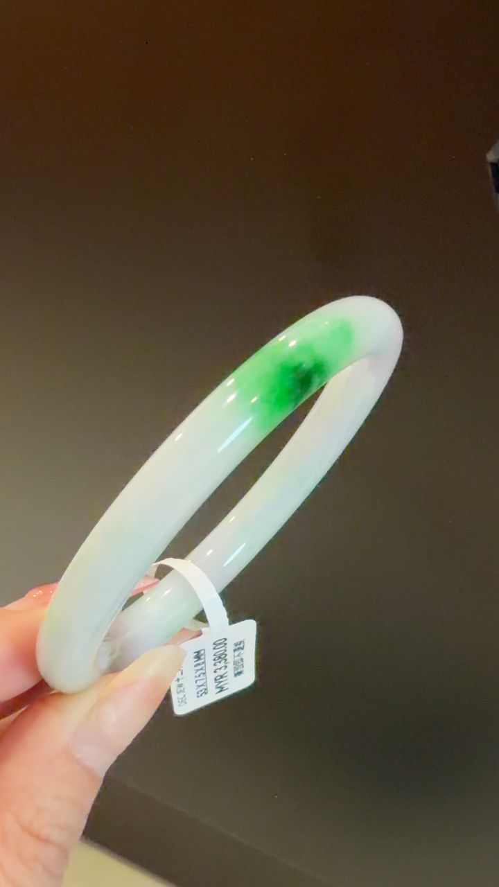 53圈口白底青翡翠手镯 53x7x8mm 圆条