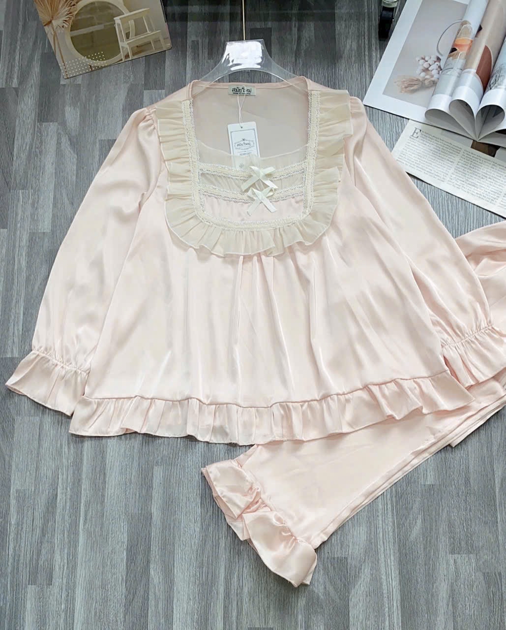 緞面荷葉邊睡衣套裝復古風