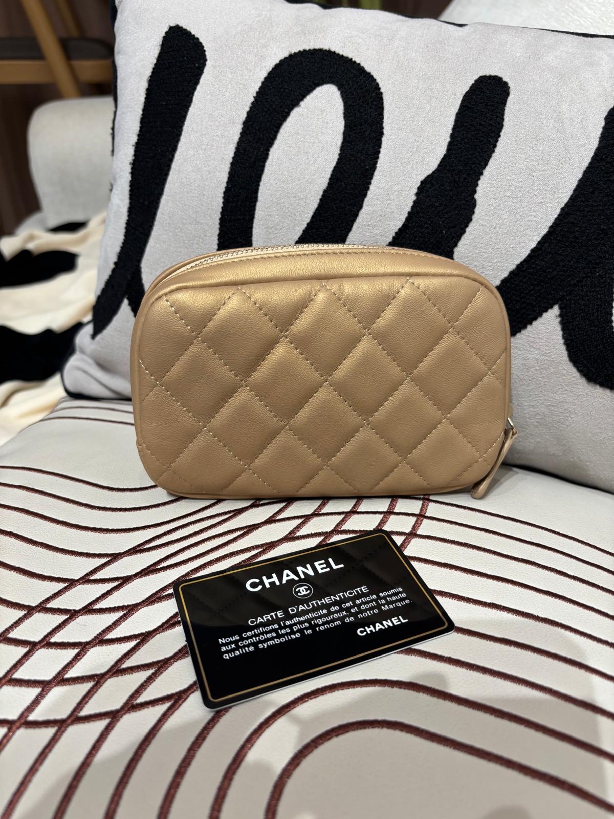 未使用品Chanel pouch calfskin  100%Authentic,unused,✅27card✅dust bag 