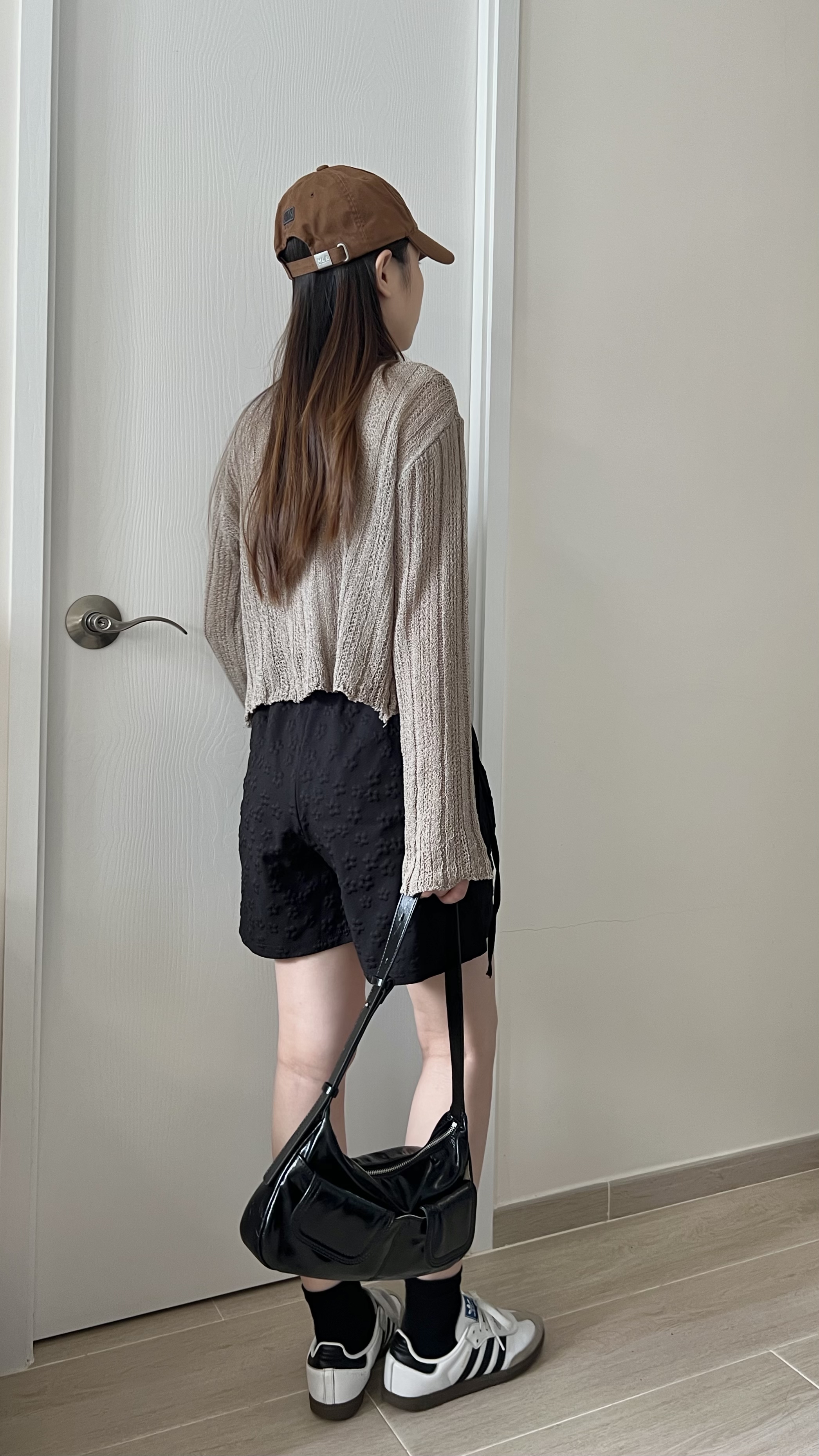 必備甜價紙片人短版上衣 