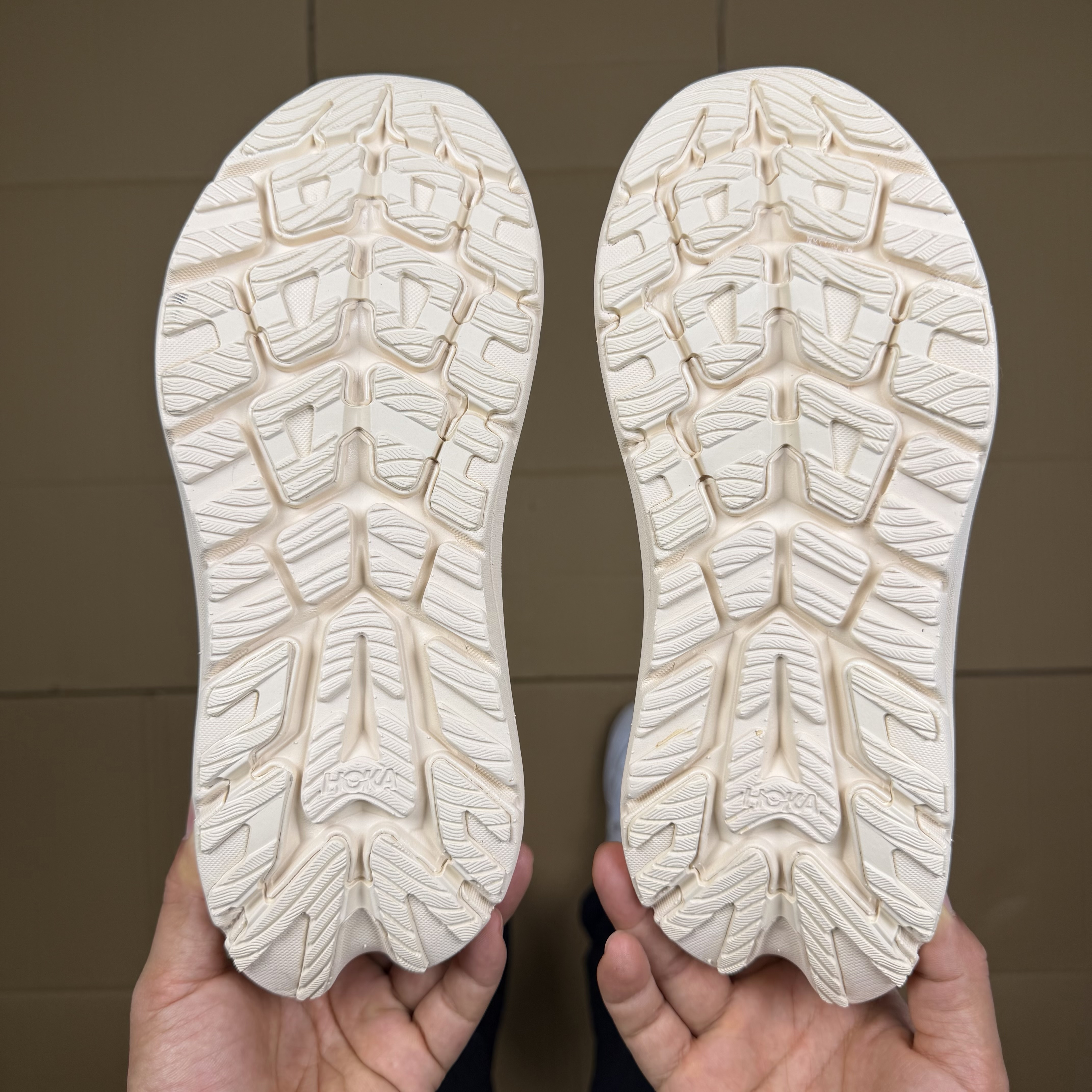 Hoka One One Kawana Mid