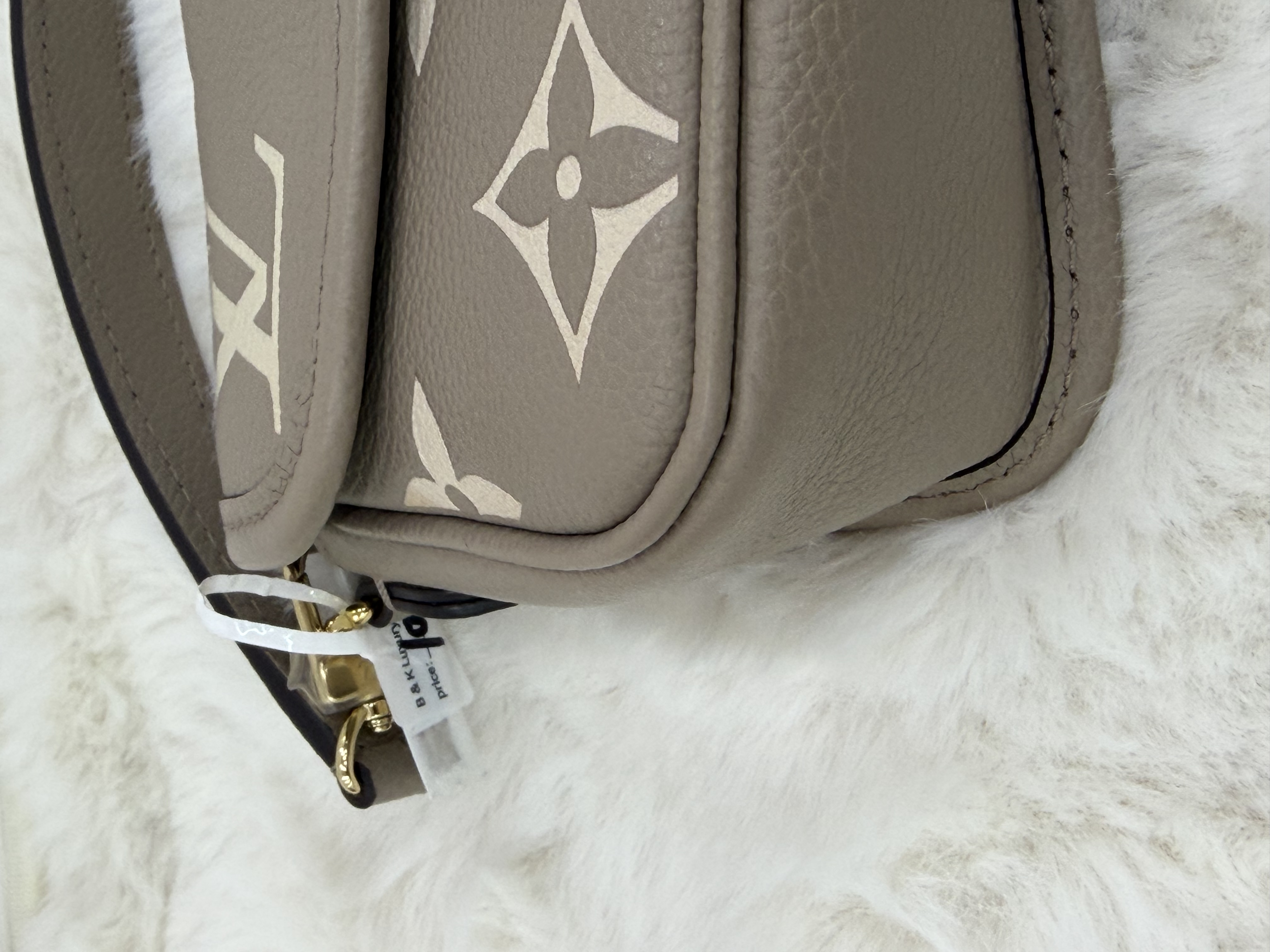 直播貨品 |  [1個-$100 2個-$300］C2