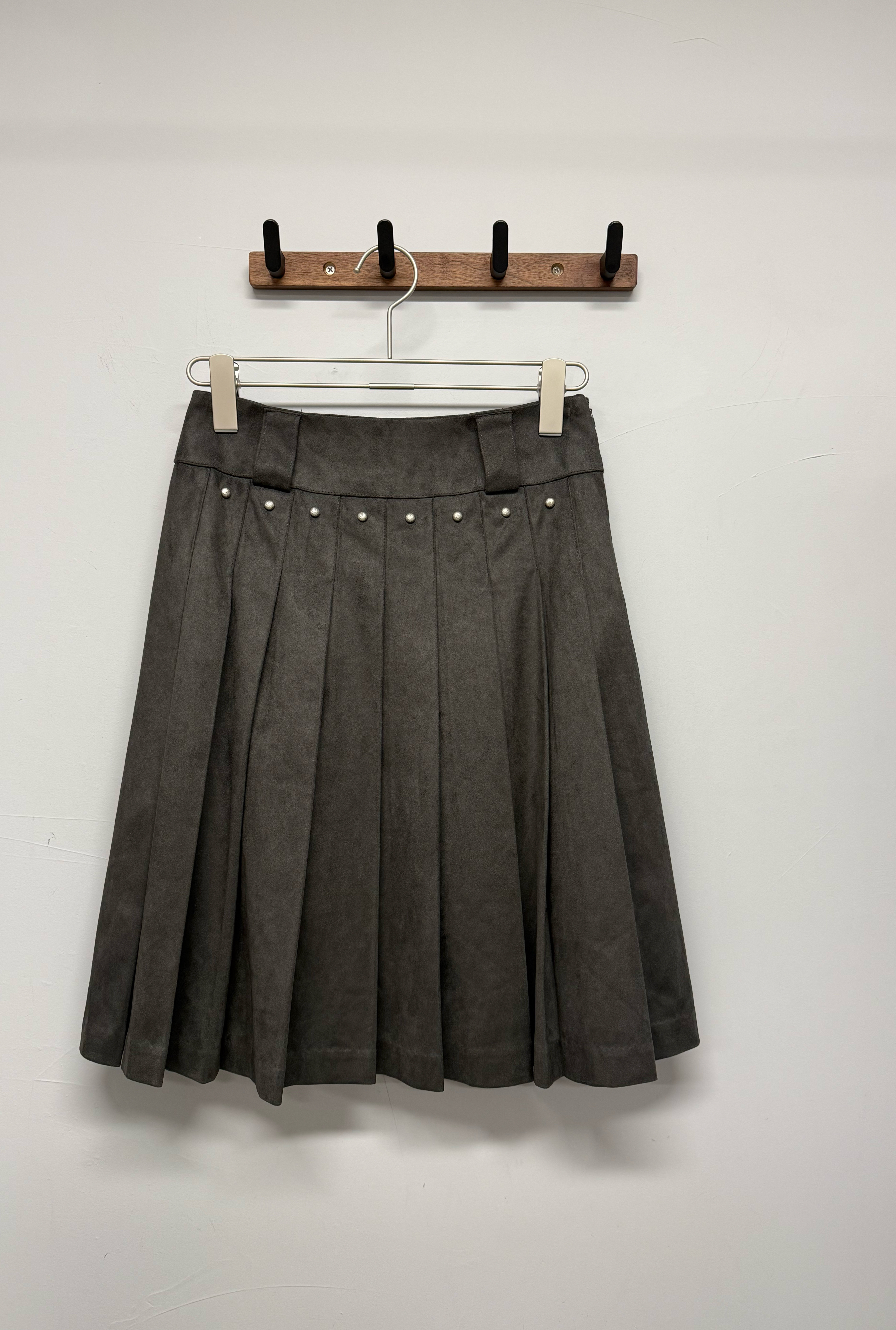 Studded pleated skirt #sk36