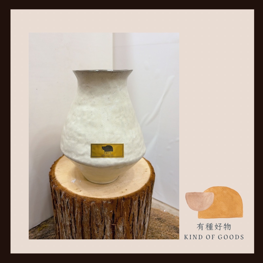 米白色陶瓷花盆