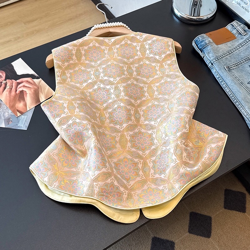 B101(0193) 新中式国潮圈型花重工提花前排珠子波浪下摆粉马甲上衣