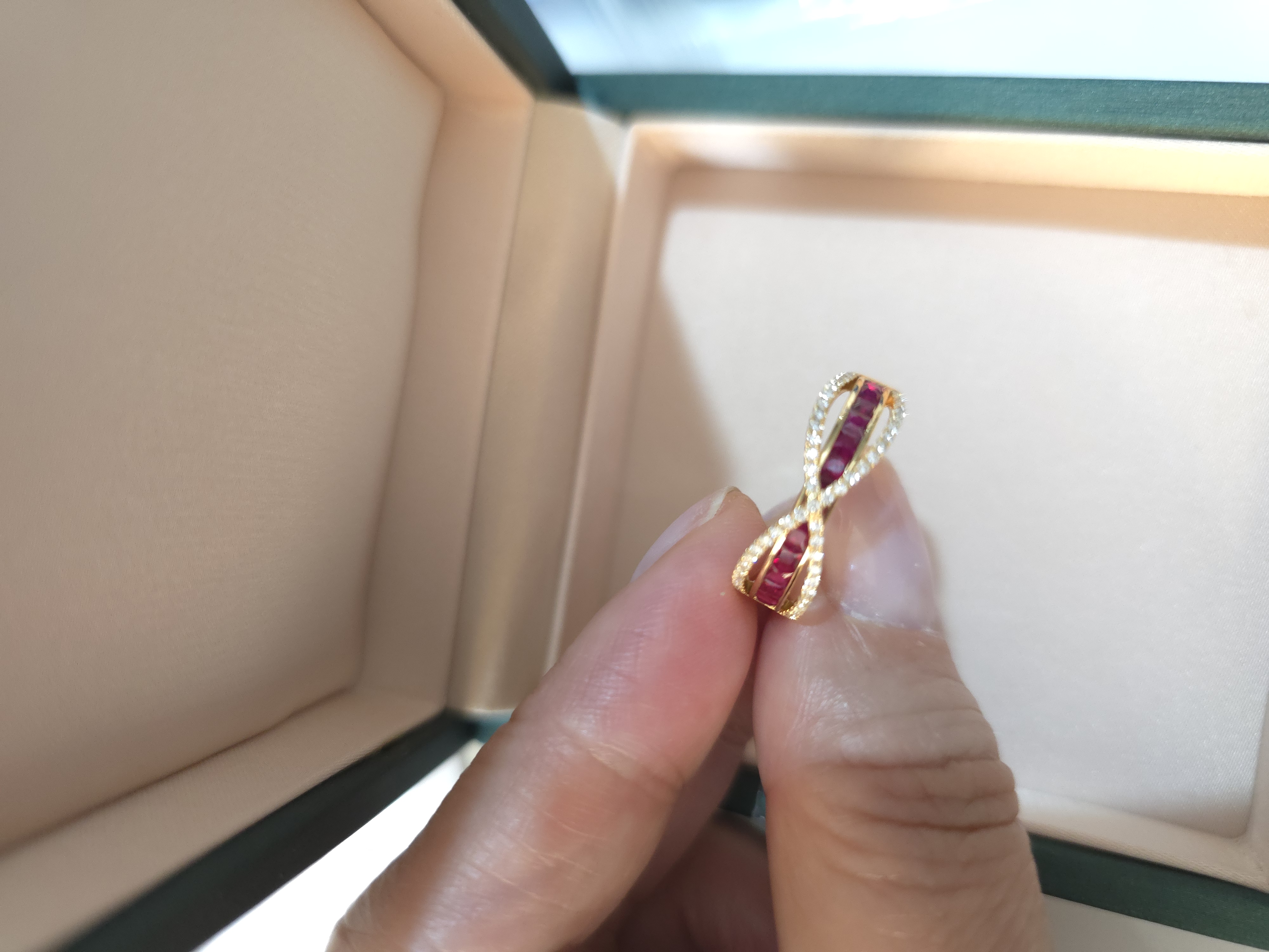 18K 紅寶鑽石戒指 R0.68 D0.2 G2.9 S15