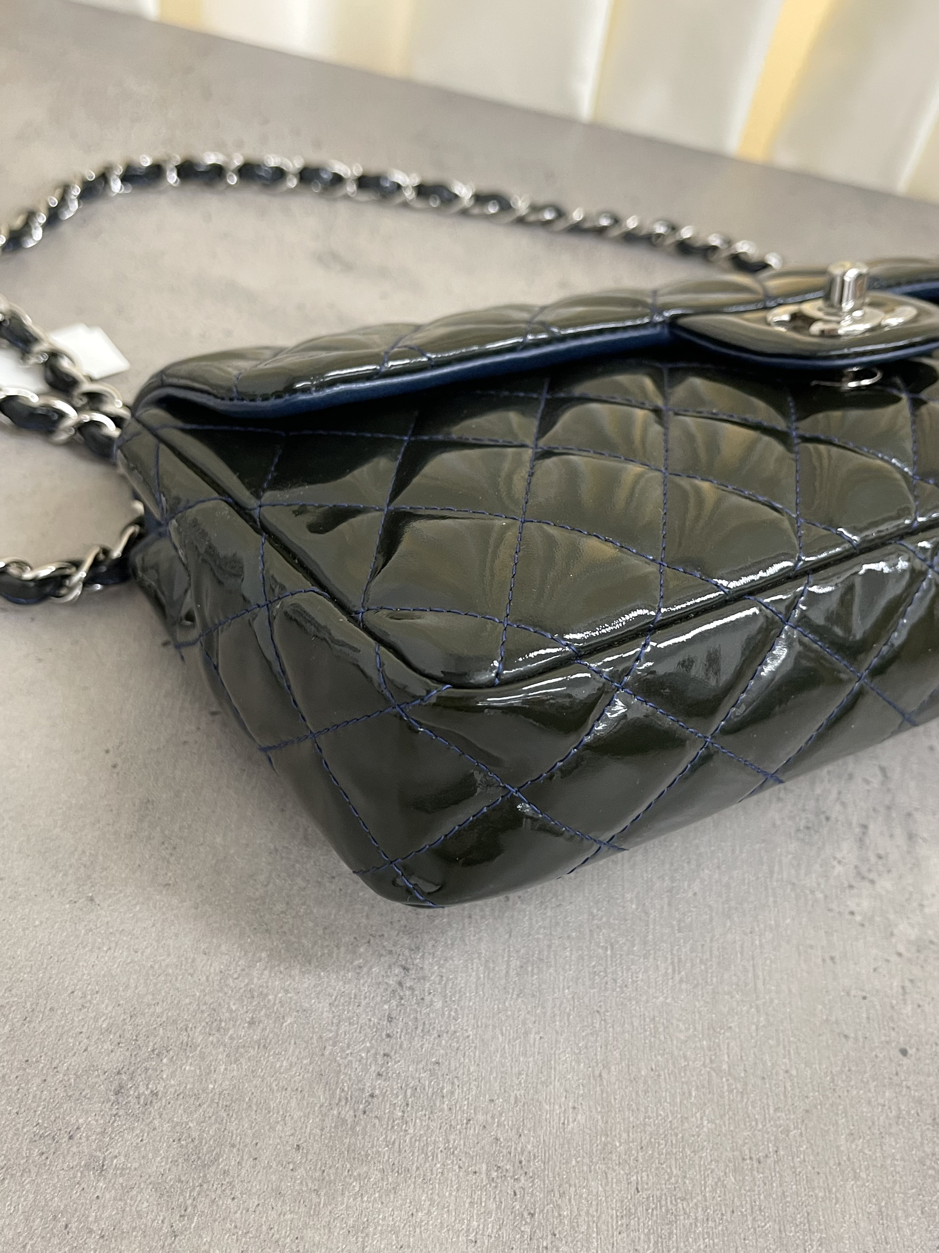 Pre-owned Chanel Patent leather CF/ Product Code: 26012402