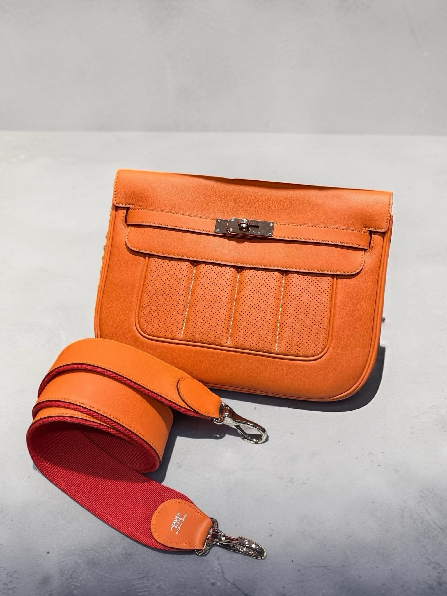 Hermes berline 28, Stamp T calfskin 100%Authentic ,98%new ✅dust bag✅strap  