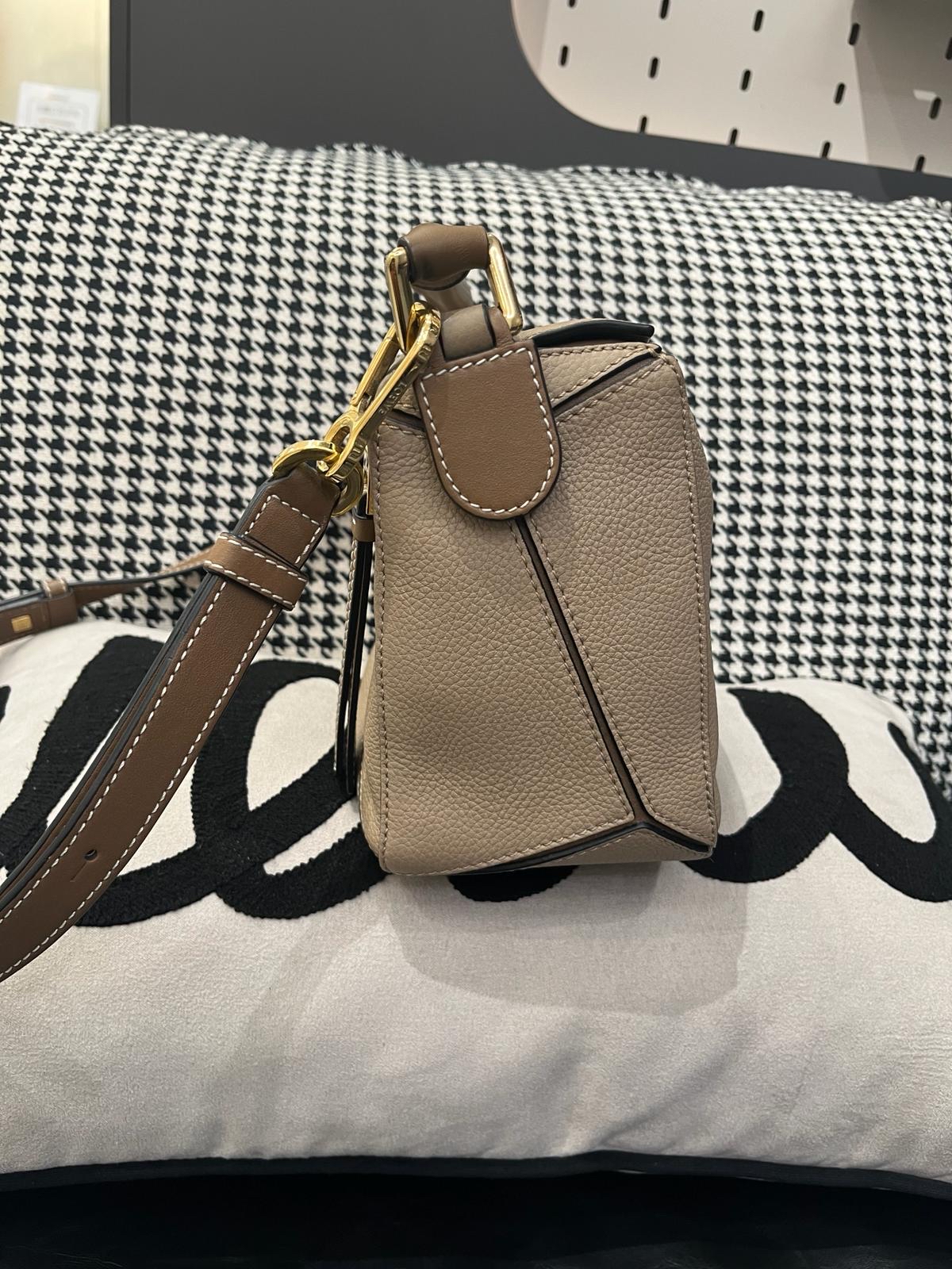 Loewe Puzzle Small Sand 100%Authentic, 98%New ✅Dust bag