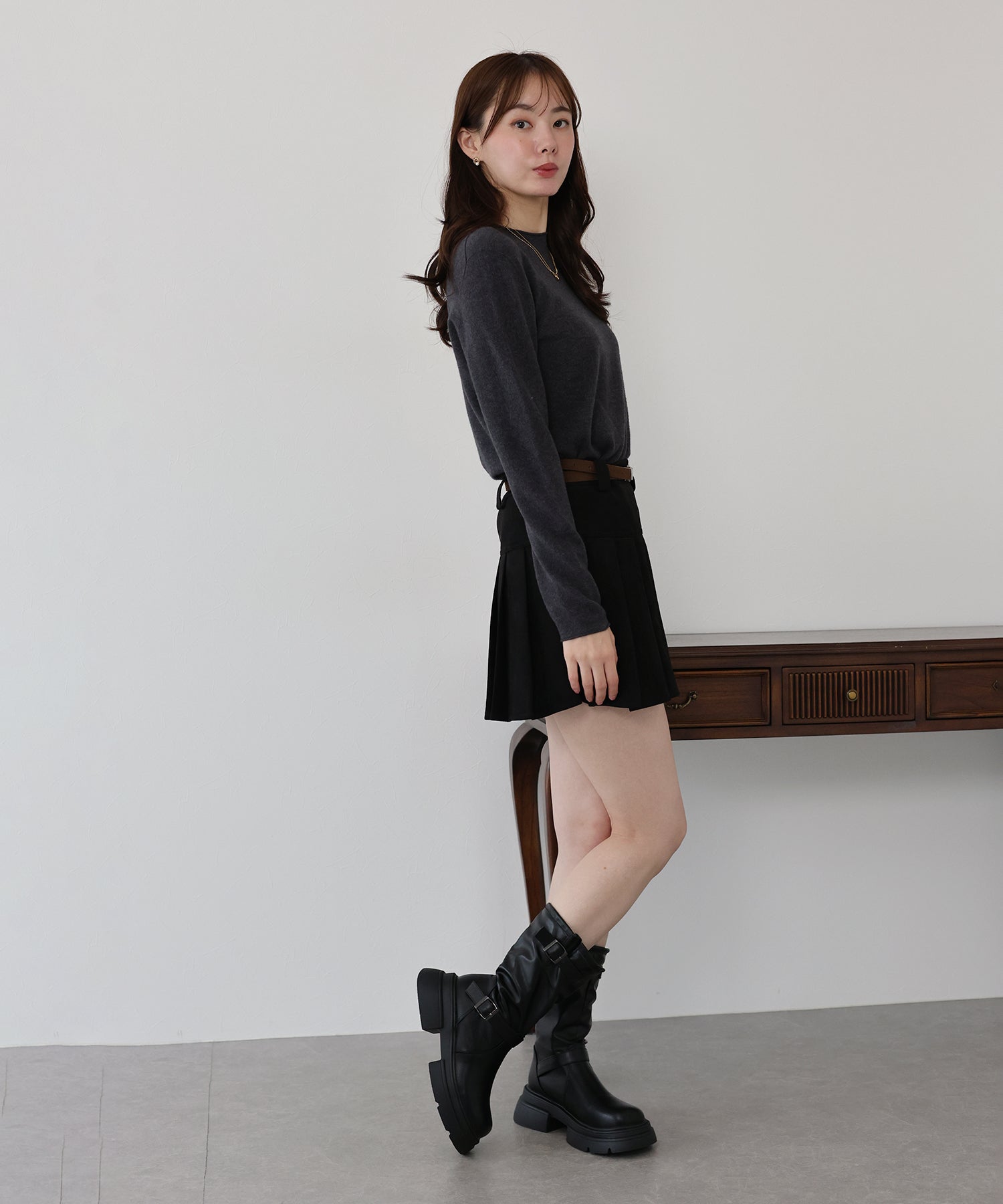 <限量現貨><JP> 麂皮質感褶皺短裙褲 (附 belt) * 2色入 