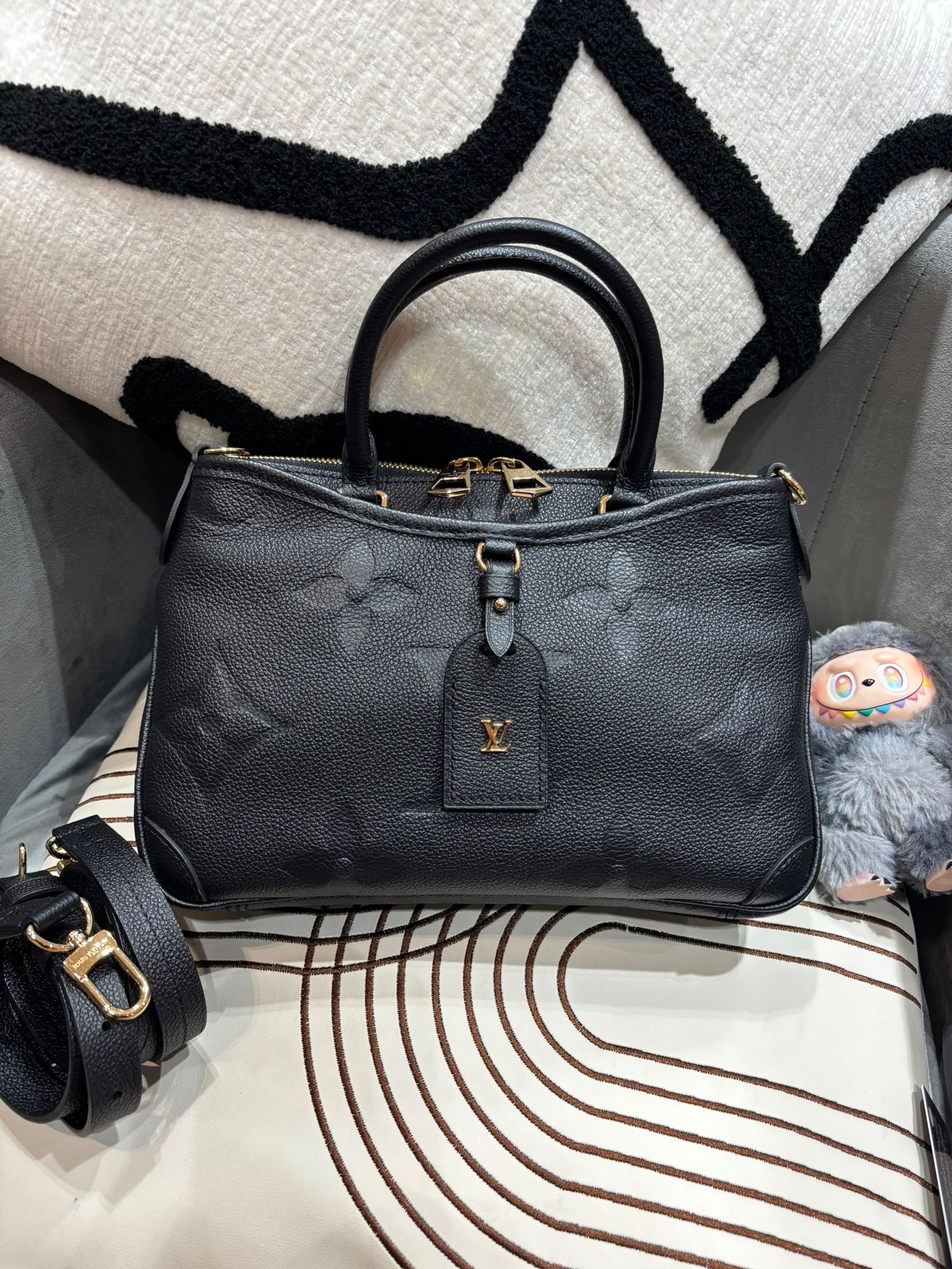 Lv Calfskin Monogram Empreinte Trianon PM 2 way bag M46488 100%Authentic, 99%New ✅Dust bag 