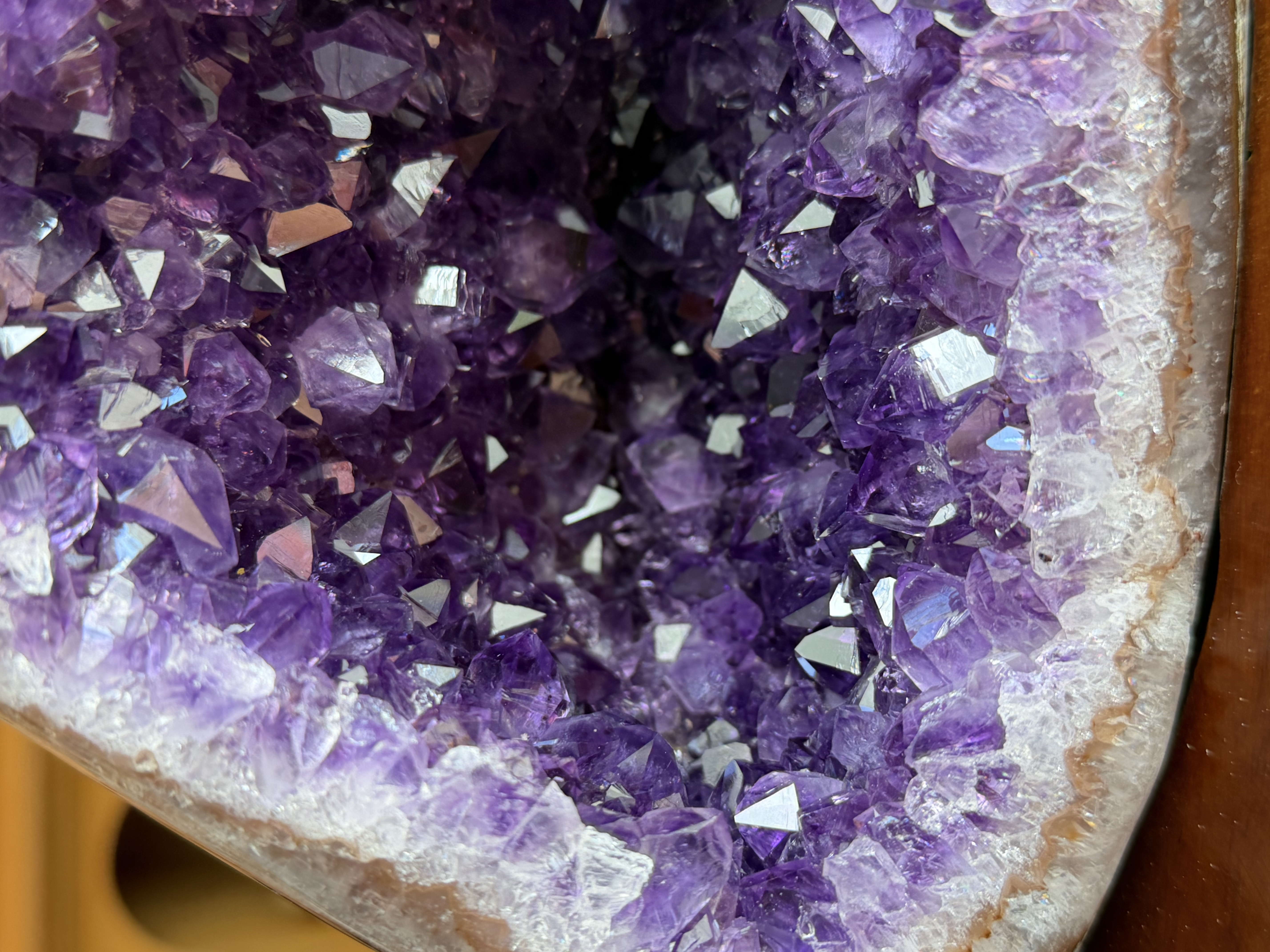 原皮紫水晶洞（包底座）