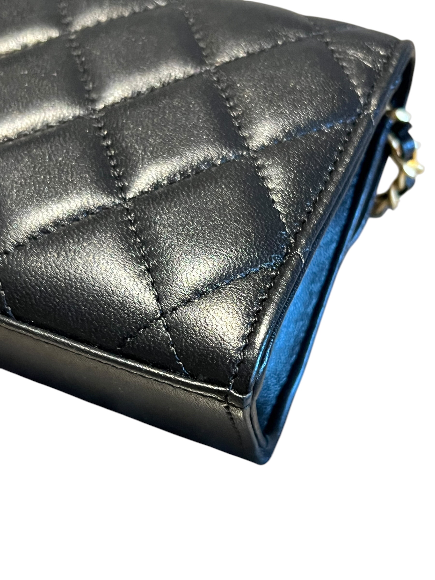 Pre-Owned CHANEL Coco Love CC Heart Clutch with Chain Mini / Product Code: T52101