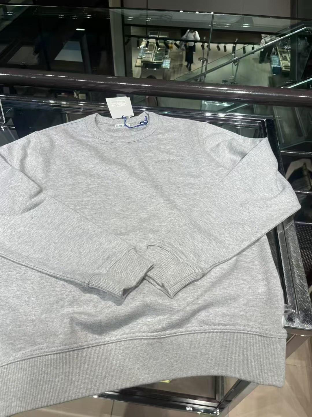 預購 Burberry 🌈🌈折扣款 男士同色logo圓領衛衣 Sale