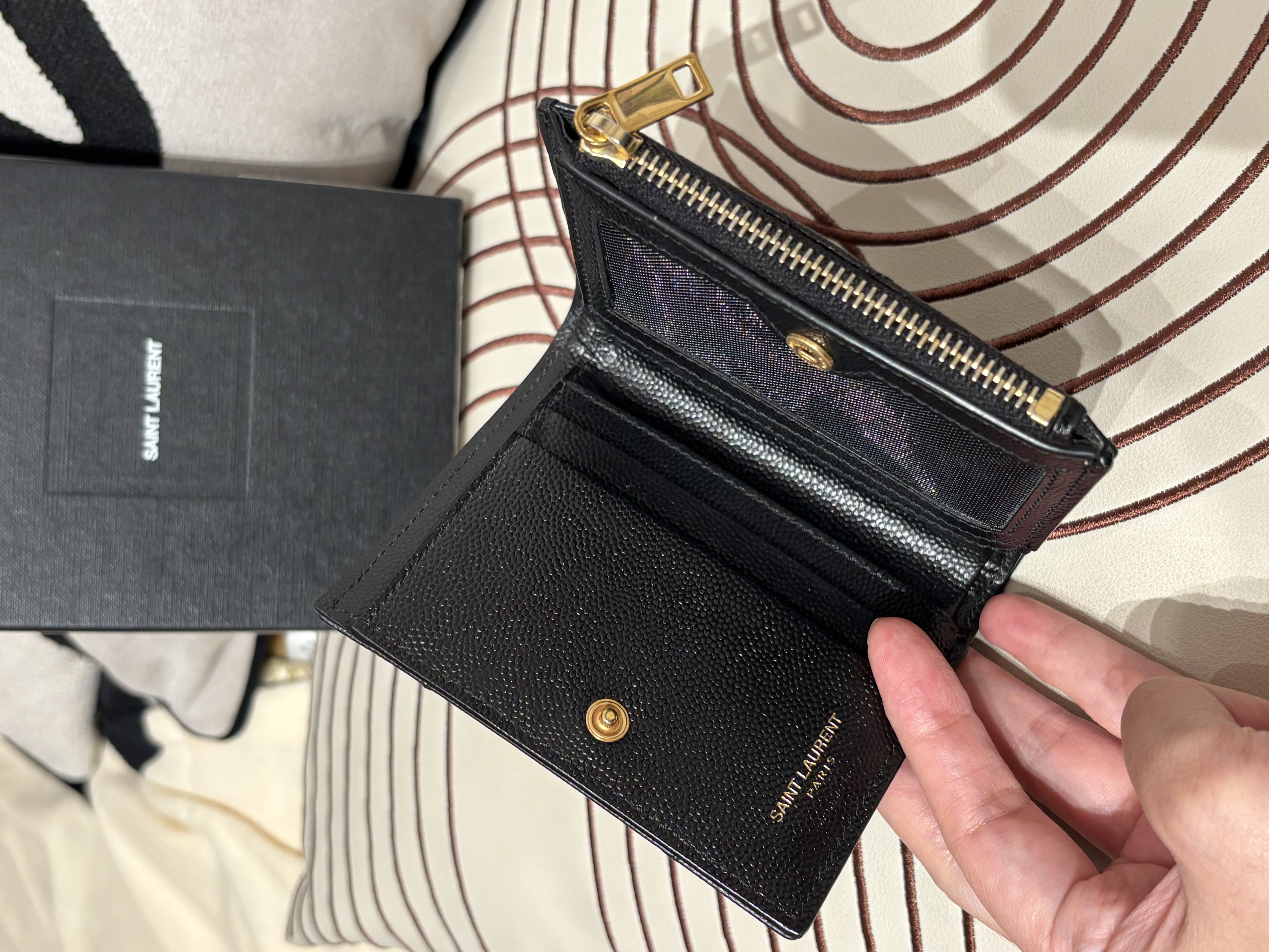 Ysl wallet 黑色魚子醬牛皮金扣 100%Authentic ,98%new✅收據副本✅盒