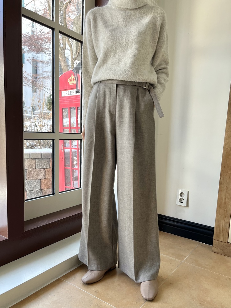 Warm-Tone Buckle Drape Slacks (Oat)