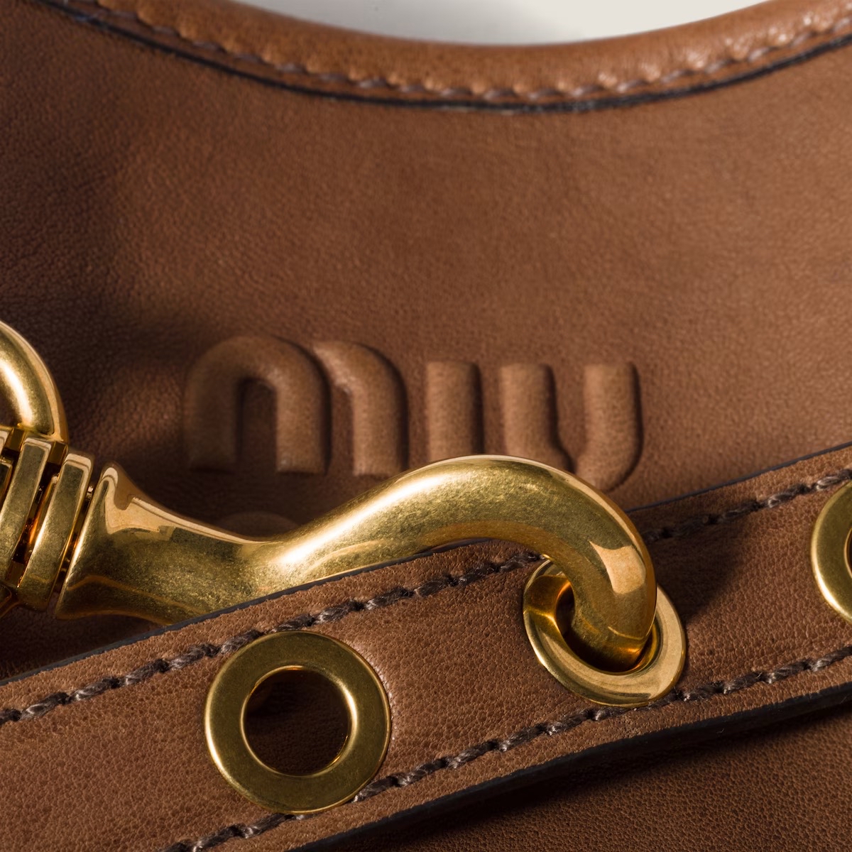 Miu Miu 女士 Aventure 單肩包均碼碼常規、30cm*13cm*31cm 